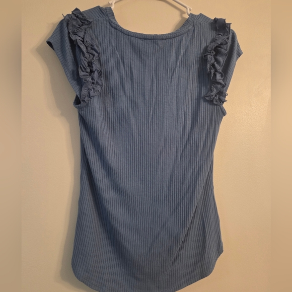 Blue V-Neck Ruffle Sleeve Top By RIO & RIAN Womens Size Small - Picture 2 of 3